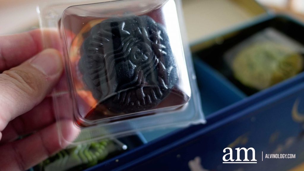 Starbucks Singapore Unveils Yuzu Pistachio and Molten Lava Mooncakes for Mid-Autumn 2025 - Alvinology