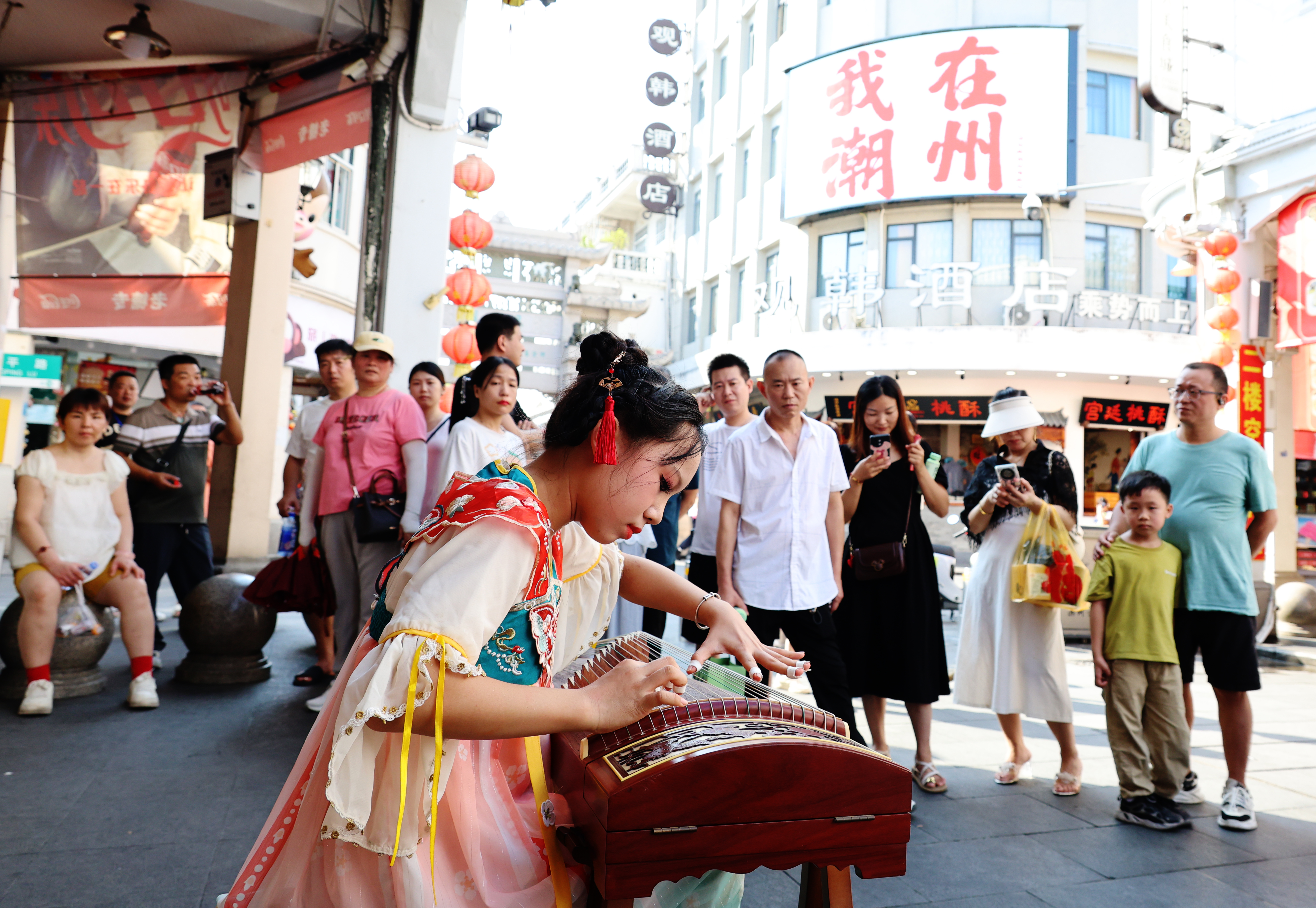 Chaozhou: A Millennium-old City Embraces Renewed Vitality The ancient city of Chaozhou drew large crowds.