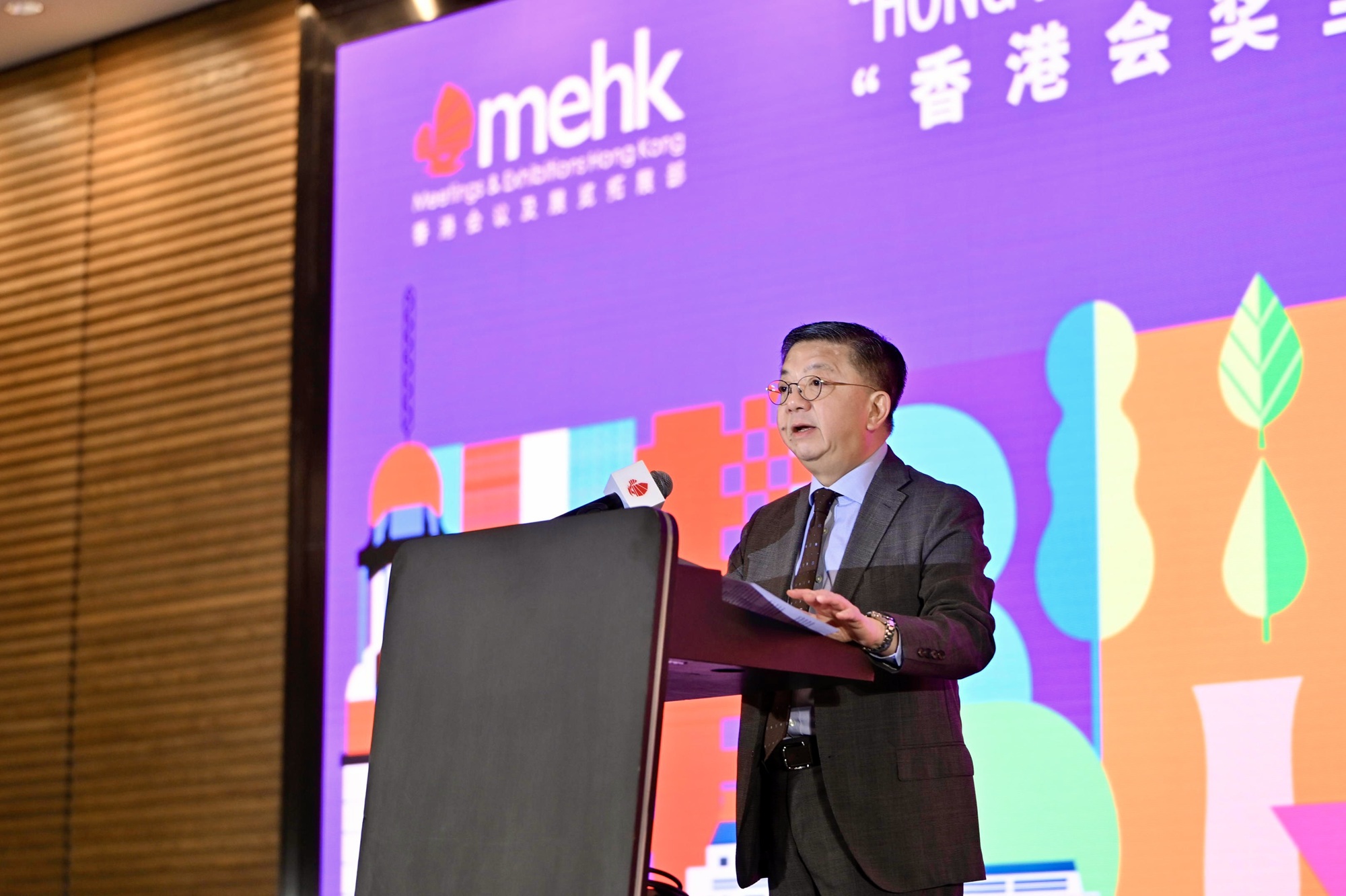 Hong Kong Tourism Board Remixes Business Events with World-Class Gastronomy at Wine & Dine Festival Anthony Lau, Executive Director of the HKTB, delivers opening remarks