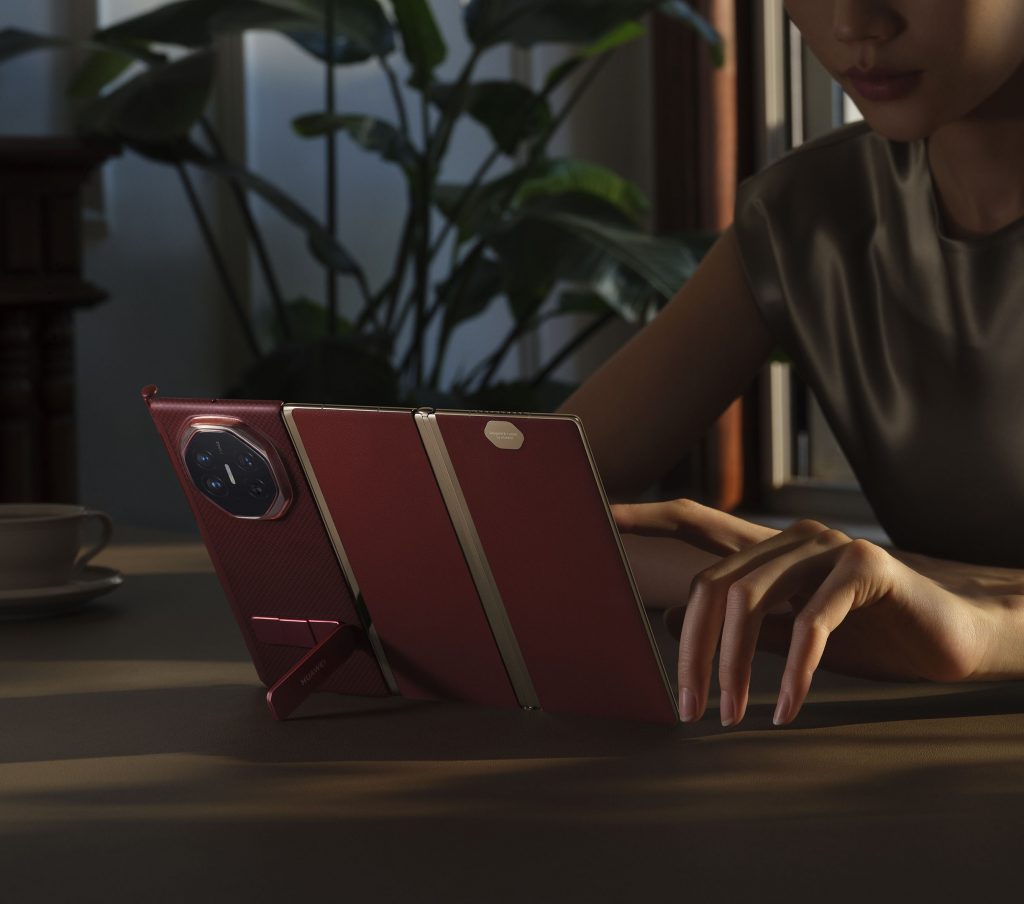 HUAWEI Mate XT | ULTIMATE DESIGN Launches in Singapore: The World’s First Tri-Fold Smartphone - Alvinology