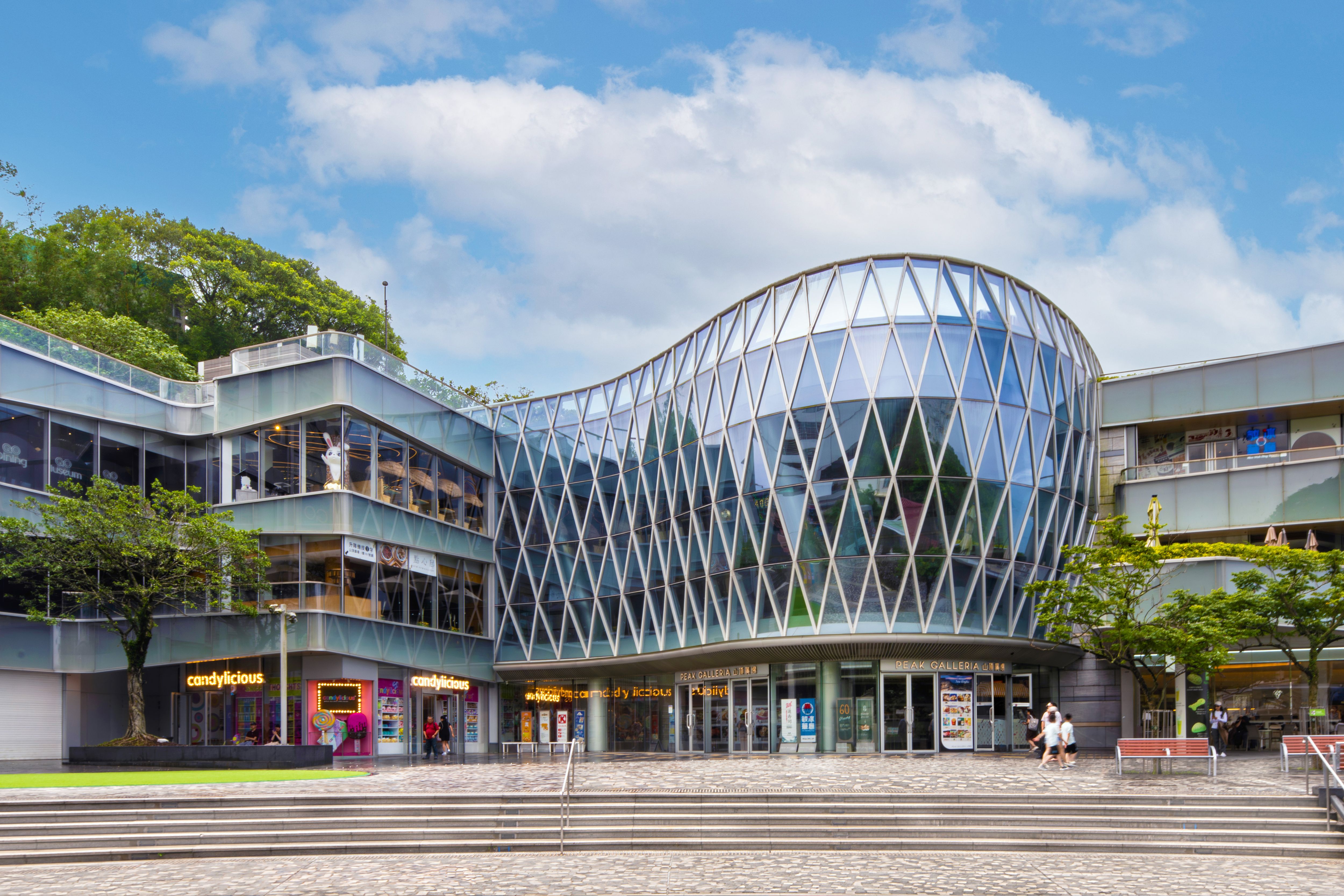 Hang Lung Properties' Malls Deliver Strong Performance During National Day Golden Week The Peak Galleria performed exceptionally well during the National Day Golden Week, with footfall increasing by 26% year-on-year during the first four days