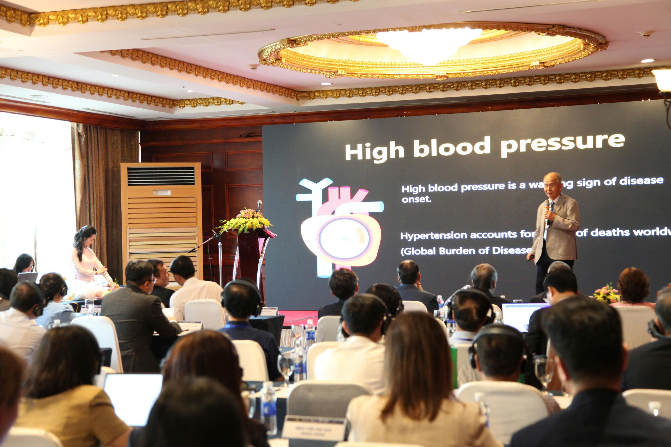 Raydel expands into Vietnam, aiming at promoting sustainable health for Vietnamese people Mr. Lee Byeong-gu, Chief Executive Officer of Raydel Group, was speaking at the symposium in Hà Nội