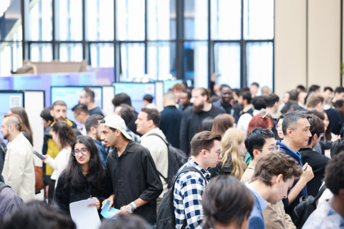 The Greater Bay Area’s First "International Business Talent Service Center" Opens in Qianhai, Shenzhen At the launch event, more than 1,500 foreign professionals and young talents connected with 1,160 high-quality job opportunities offered by leading enterprises going global.