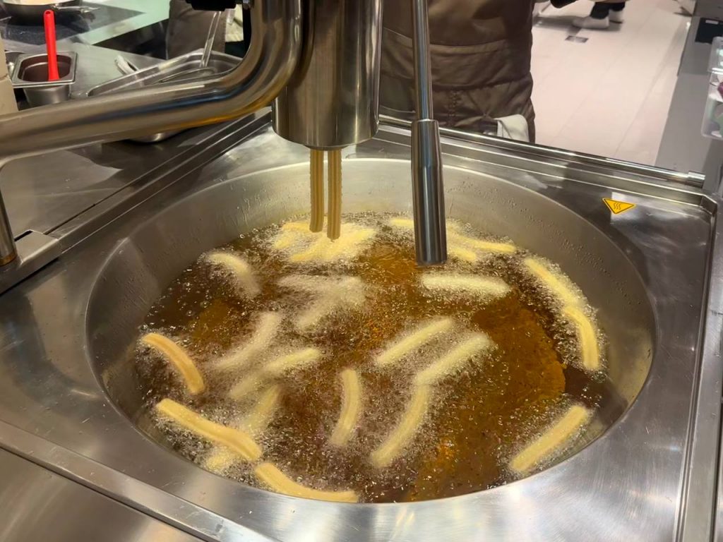 [REVIEW] From Live Carvery Theatre to Retro Soft Serve Bliss, Chef Paul Pairet’s Moutarde and Sundae Royale Brings French Charm to Resorts World Sentosa - Alvinology