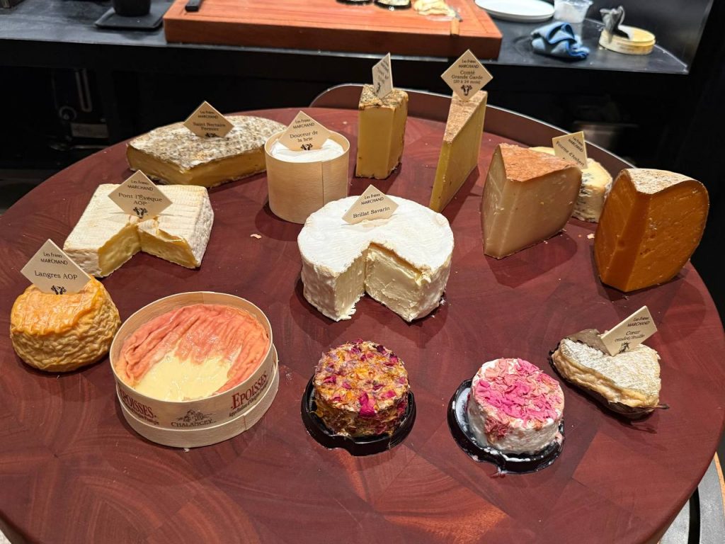 [REVIEW] From Live Carvery Theatre to Retro Soft Serve Bliss, Chef Paul Pairet’s Moutarde and Sundae Royale Brings French Charm to Resorts World Sentosa - Alvinology