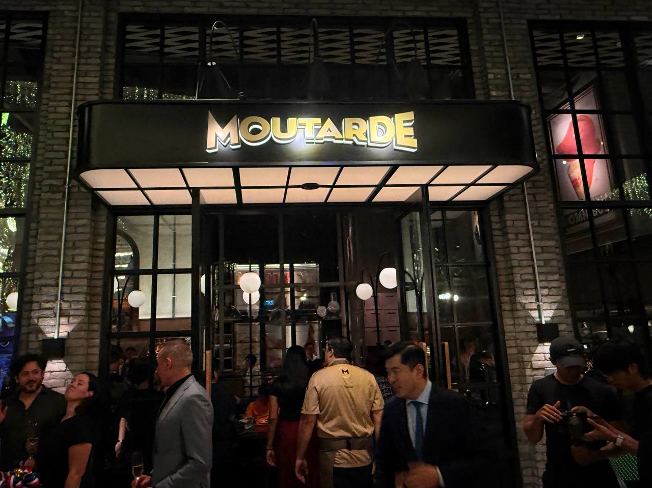 [REVIEW] From Live Carvery Theatre to Retro Soft Serve Bliss, Chef Paul Pairet’s Moutarde and Sundae Royale Brings French Charm to Resorts World Sentosa - Alvinology