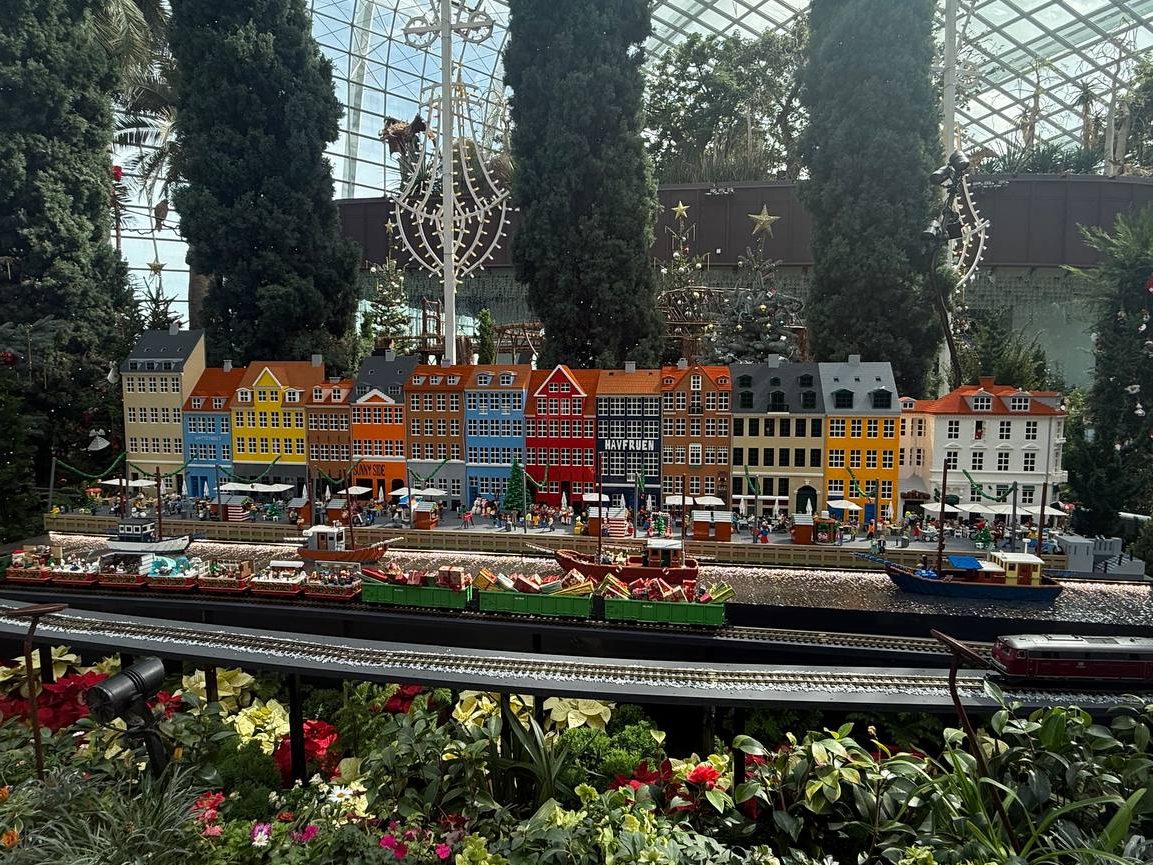 Choo-Choo Into the Festive Season at Gardens by the Bay's Whimsical Christmas Train Show Choo-Choo Into the Festive Season at Gardens by the Bay's Whimsical Christmas Train Show - Alvinology