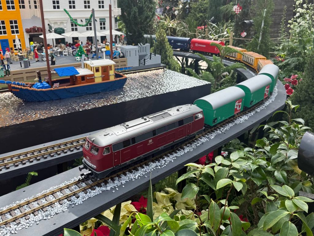 Choo-Choo Into the Festive Season at Gardens by the Bay's Whimsical Christmas Train Show Choo-Choo Into the Festive Season at Gardens by the Bay's Whimsical Christmas Train Show - Alvinology