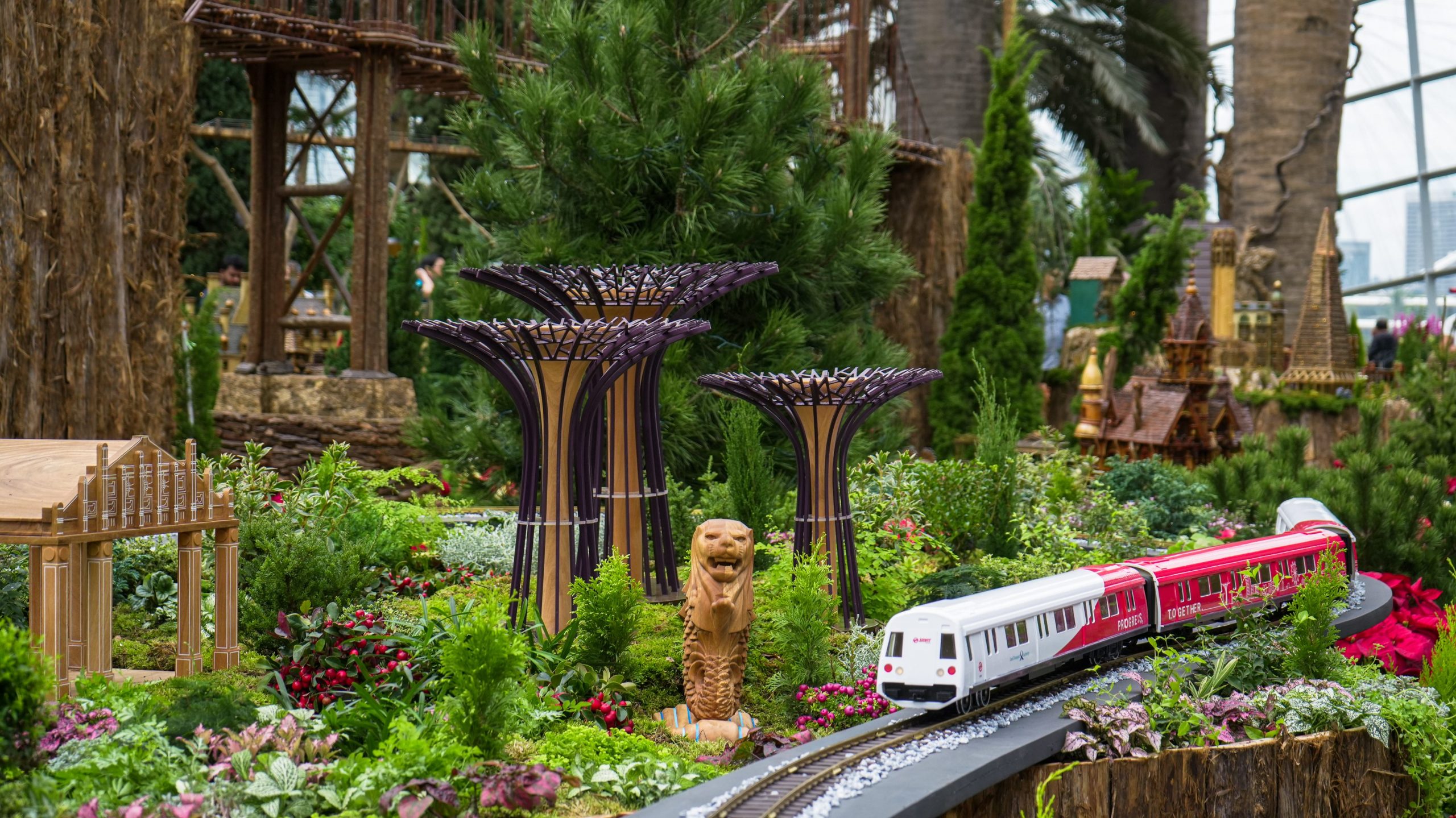 Choo-Choo Into the Festive Season at Gardens by the Bay's Whimsical Christmas Train Show Choo-Choo Into the Festive Season at Gardens by the Bay's Whimsical Christmas Train Show - Alvinology