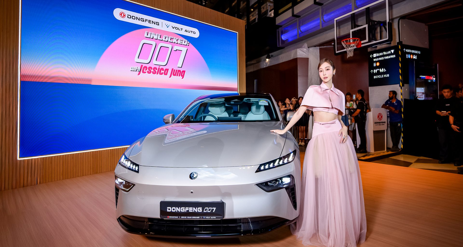 Dongfeng 007 Launches in Singapore with International Superstar - Alvinology