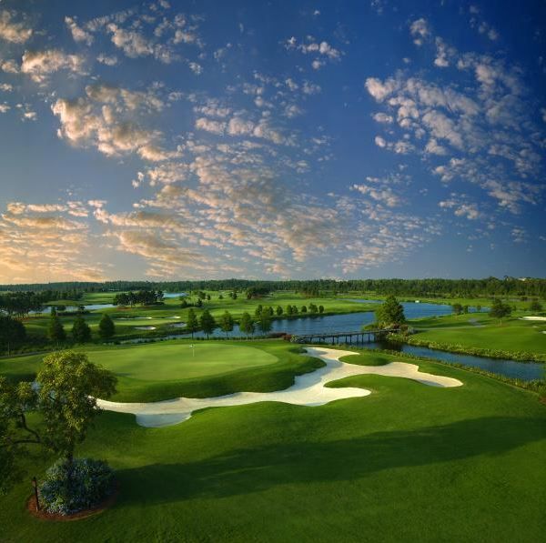 Vinhomes Green Paradise applies to be a participant in the world’s ‘7 Wonders of Future Cities’ global campaign Vinhomes Green Paradise also includes two world-class 18-hole golf courses, inspired by the beauty of Dawn and Dusk, offering diverse terrains and an exceptional golfing experience.