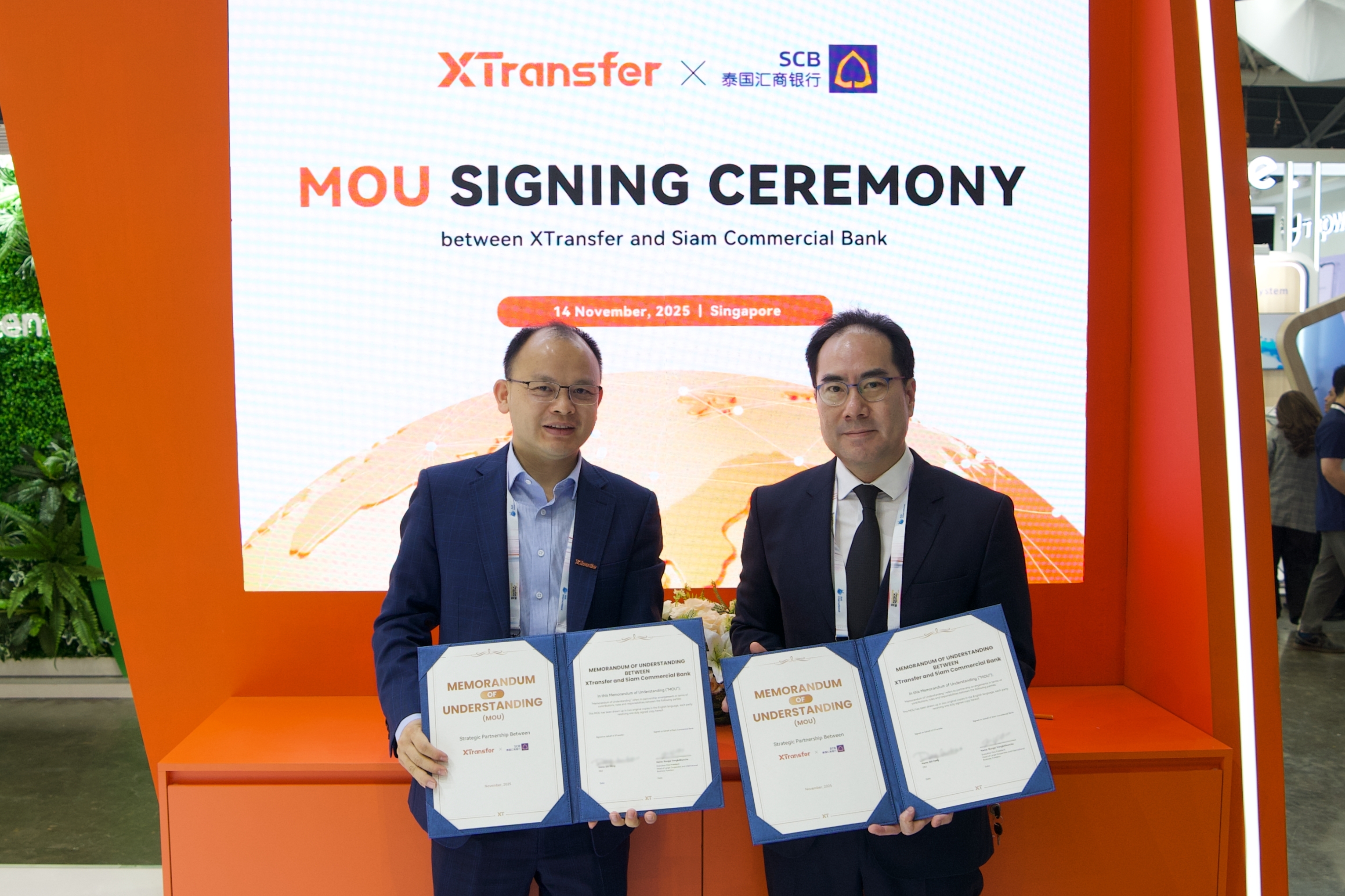 From Thailand to ASEAN: XTransfer and Siam Commercial Bank Team Up in SFF 2025 Bill Deng, Founder and CEO of XTransfer (Left) and Rungsi Vongkitbuncha, Executive Vice President, Head of Large Corporates and International Business Function of SCB (Right), signed a MoU at Singapore FinTech Festival 2025.