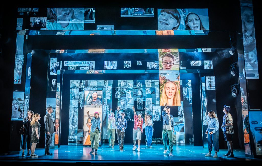 [Review] Dear Evan Hansen Arrives in Singapore at Marina Bay Sands: A Generation-Defining Musical Finds Its Voice - Alvinology