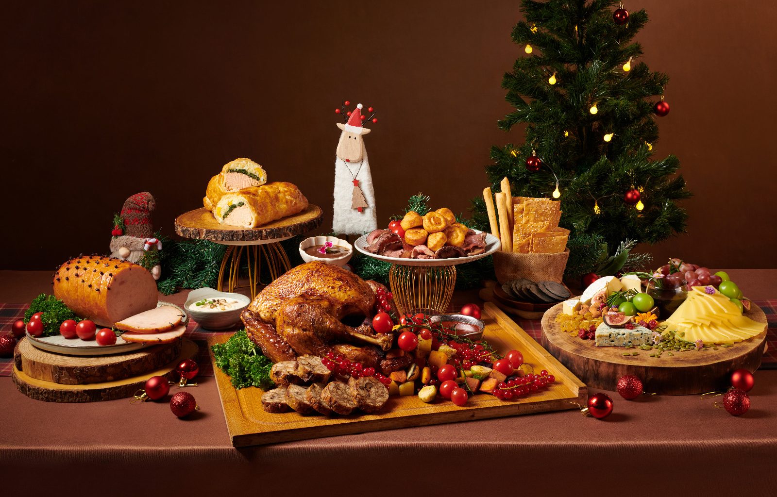 [Review] Rasel Catering's Halal Christmas Menu Brings Comfort and Joy to Singaporean Tables with KITKAT Desserts and Free Festive Blind Boxes - Alvinology