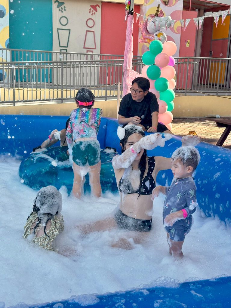 Wild Wild Wet Foam Parties, Free Unicorn Treats, and More at Downtown East's Unicorn Christmas Garden - Alvinology
