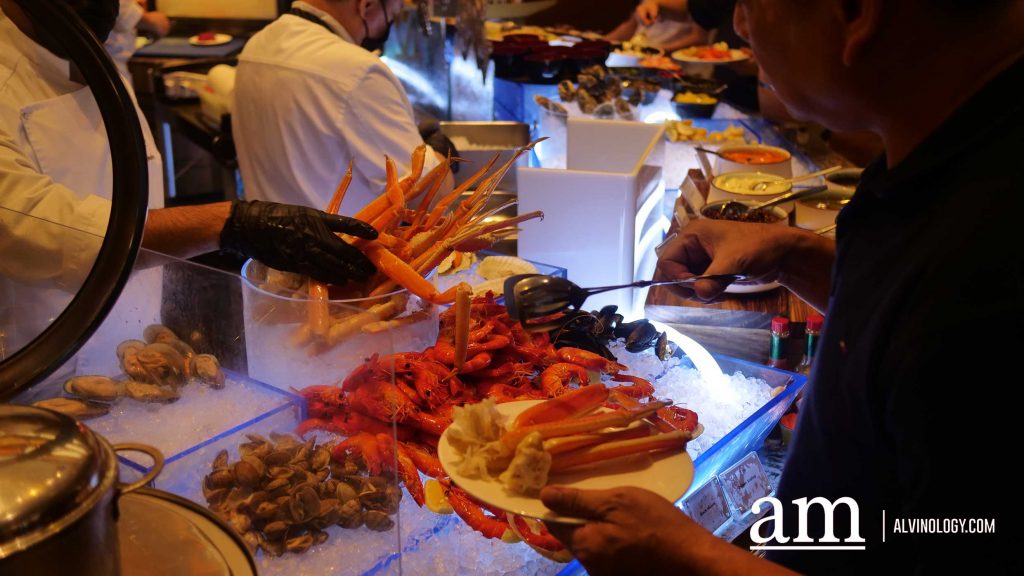 [Review] Ultimate Indulgence by the Watefront at Food Capital's Yuletide Festive Buffet, Featuring Christmas Roasts and Sinful Croffles - Alvinology