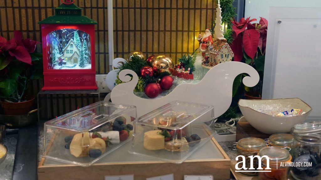 [Review] Ultimate Indulgence by the Watefront at Food Capital's Yuletide Festive Buffet, Featuring Christmas Roasts and Sinful Croffles - Alvinology