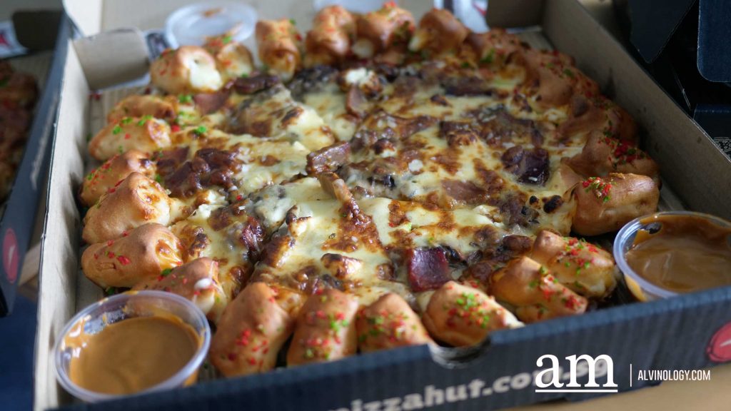 "Do Merry Your Way" with Pizza Hut's New Beefy Welly Cheesy Bites Pizza with X'mas Gravy - Alvinology