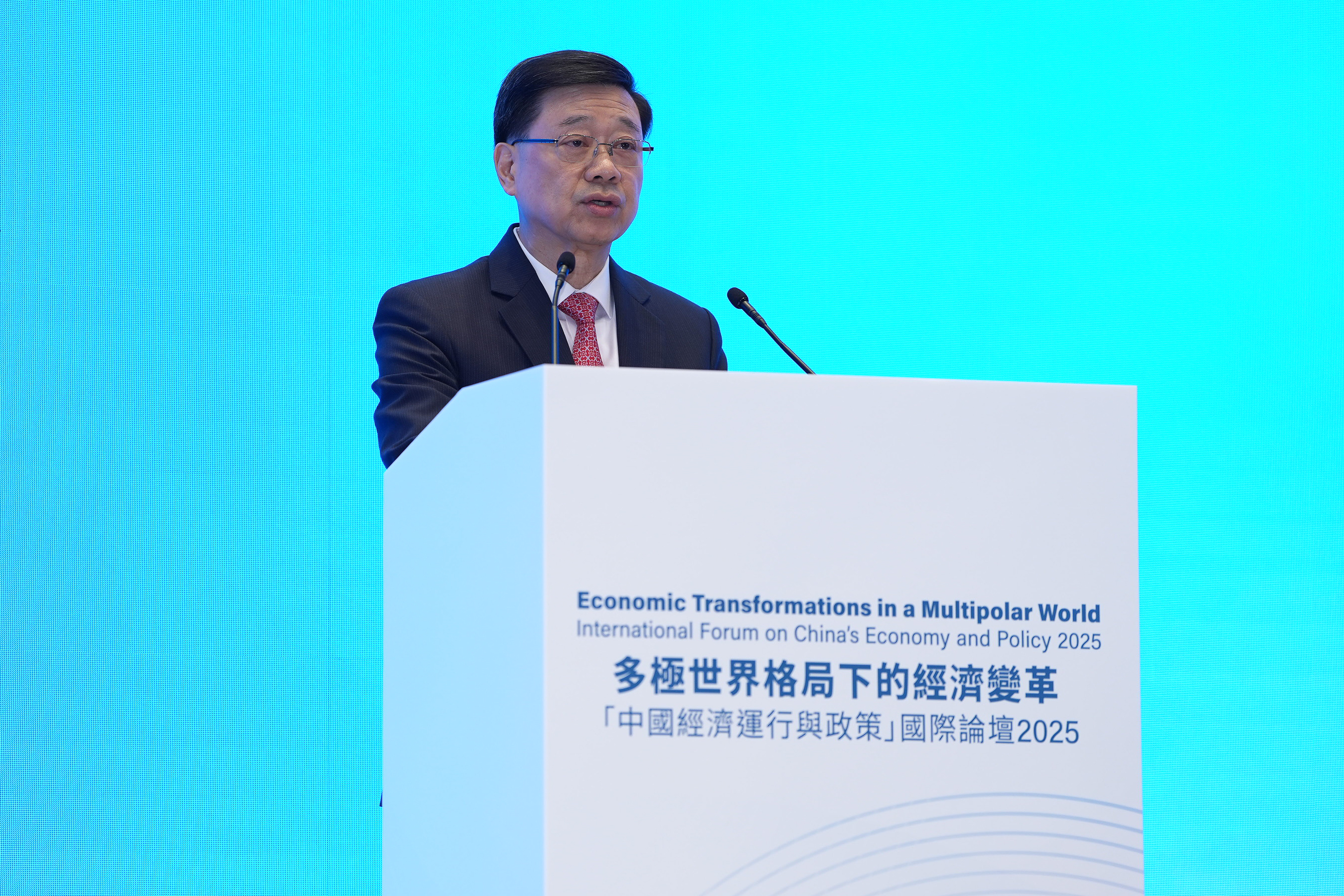 World-leading Economists and Thought Leaders Converge at Hong Kong’s Landmark Forum to Decode China’s Economic Future in a Multipolar World The Chief Executive, Mr John Lee, delivered his welcome remarks at Economic Transformations in a Multipolar World - International Forum on China's Economy and Policy 2025.
