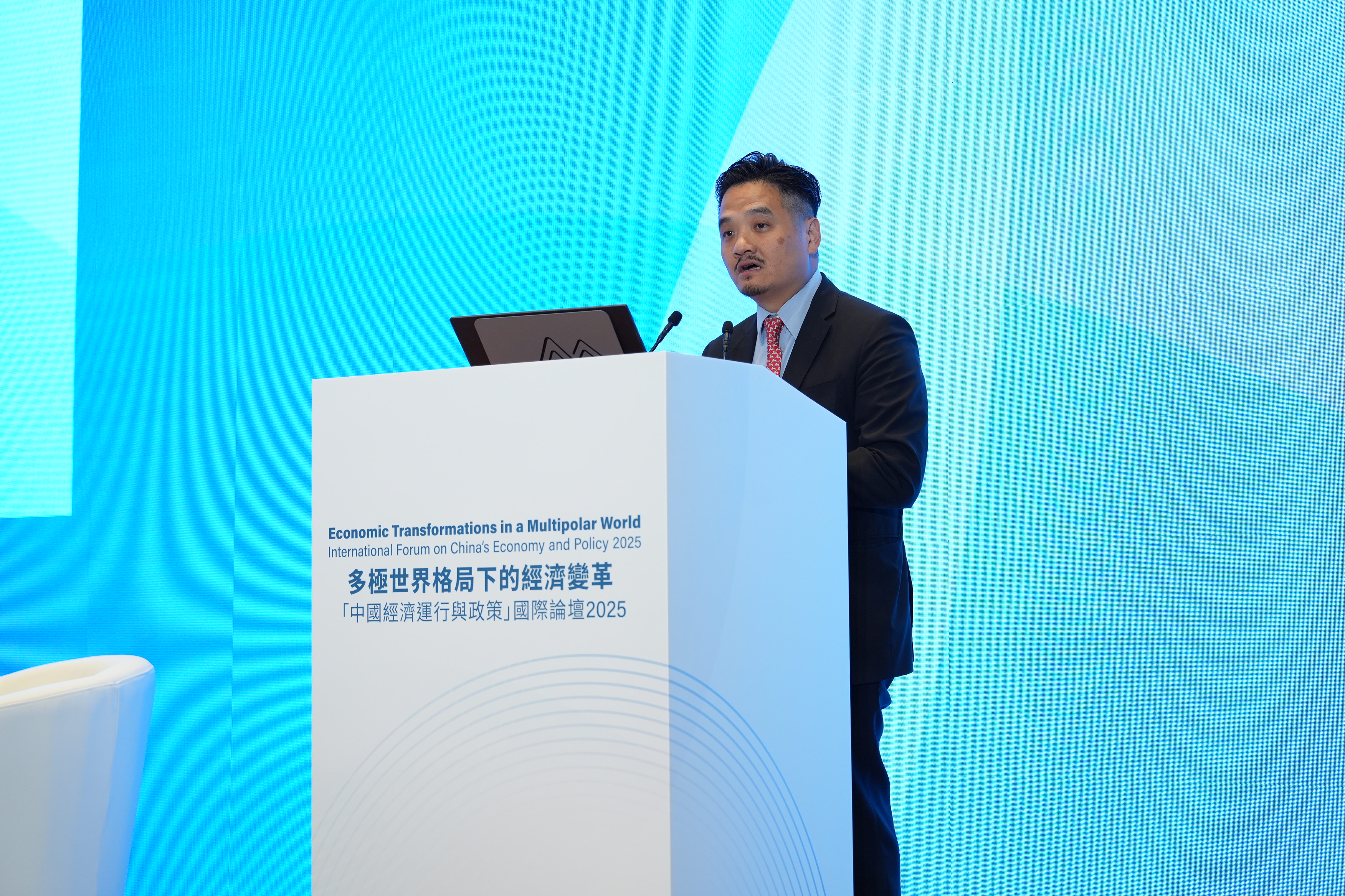 World-leading Economists and Thought Leaders Converge at Hong Kong’s Landmark Forum to Decode China’s Economic Future in a Multipolar World The Head of the Chief Executive’s Policy Unit, Dr Stephen Wong, delivered his closing remarks at the Forum.