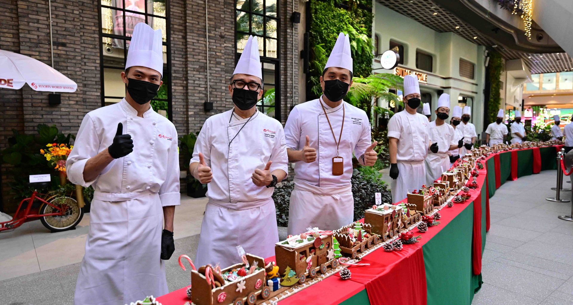 Resorts World Sentosa Rings in the “Season of Good” with Seniors and Singapore’s Longest Gingerbread Train - Alvinology