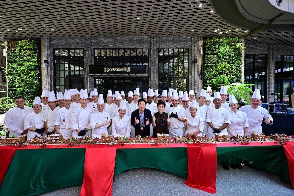 Resorts World Sentosa Rings in the “Season of Good” with Seniors and Singapore’s Longest Gingerbread Train - Alvinology