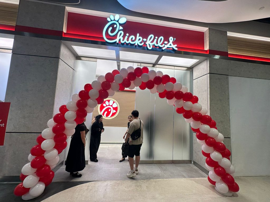 [Sneak Peek] Chick fil A Opens First Asia Outlet at Bugis+ with Singapore Exclusive Spicy Chili Sauce and Spicy Burgers - Alvinology
