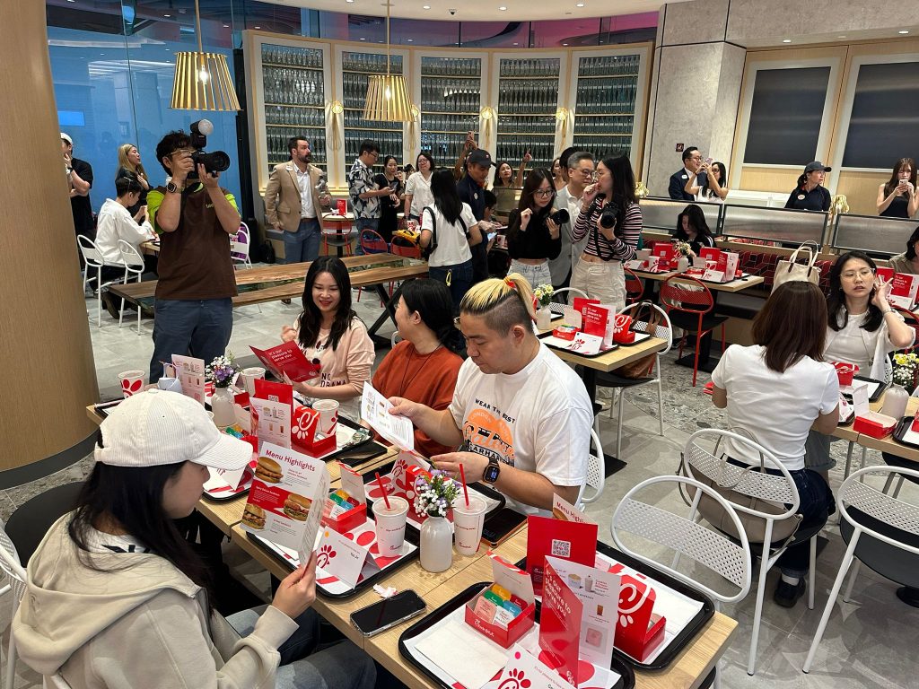 [Sneak Peek] Chick fil A Opens First Asia Outlet at Bugis+ with Singapore Exclusive Spicy Chili Sauce and Spicy Burgers - Alvinology