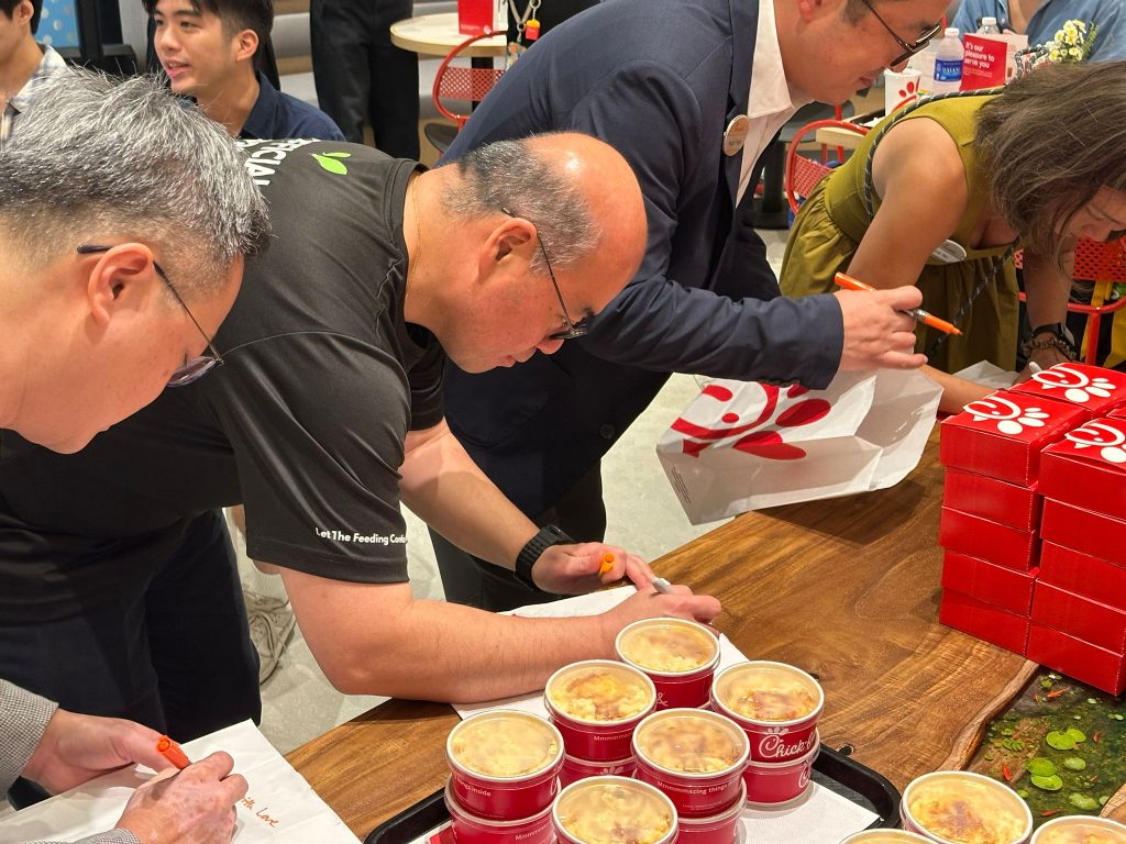 [Sneak Peek] Chick fil A Opens First Asia Outlet at Bugis+ with Singapore Exclusive Spicy Chili Sauce and Spicy Burgers - Alvinology