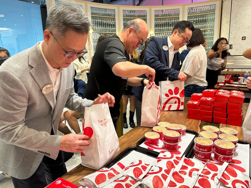 [Sneak Peek] Chick fil A Opens First Asia Outlet at Bugis+ with Singapore Exclusive Spicy Chili Sauce and Spicy Burgers - Alvinology