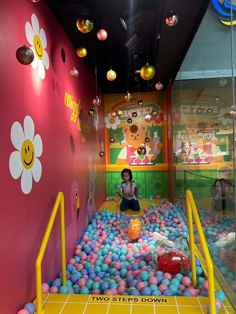 Wiggle Wiggle Singapore Unveils Festive "Wiggle Hotel" Pop-Up at Plaza Singapura - Alvinology