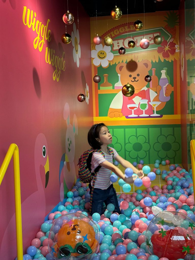 Wiggle Wiggle Singapore Unveils Festive "Wiggle Hotel" Pop-Up at Plaza Singapura - Alvinology