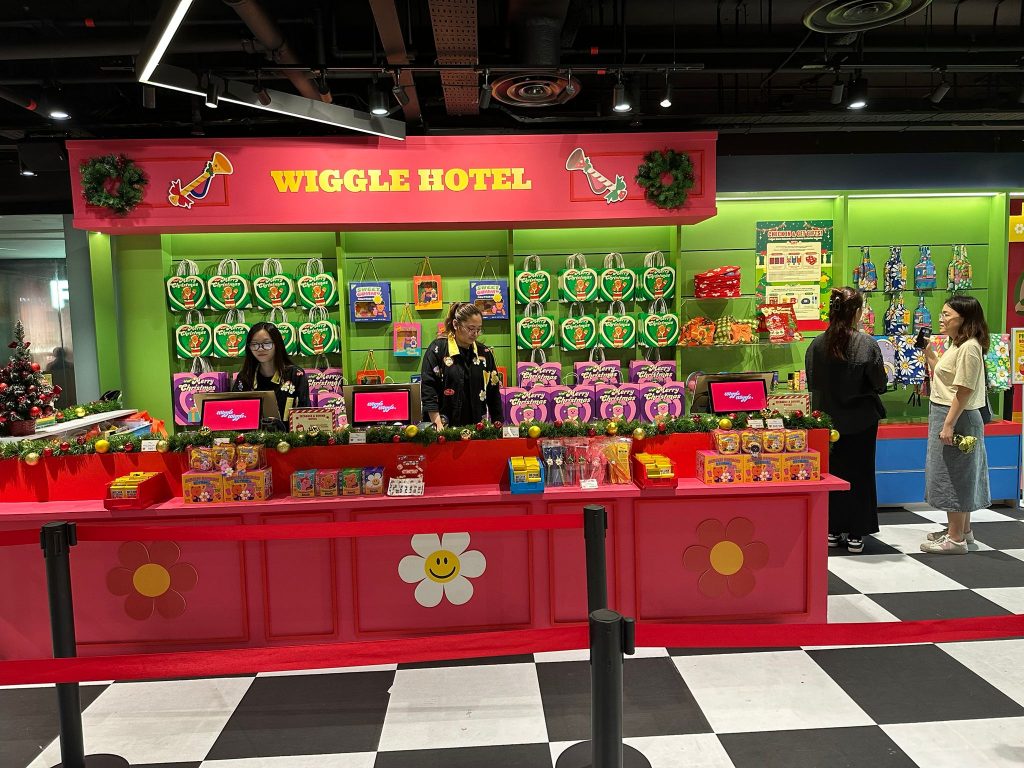 Wiggle Wiggle Singapore Unveils Festive "Wiggle Hotel" Pop-Up at Plaza Singapura - Alvinology