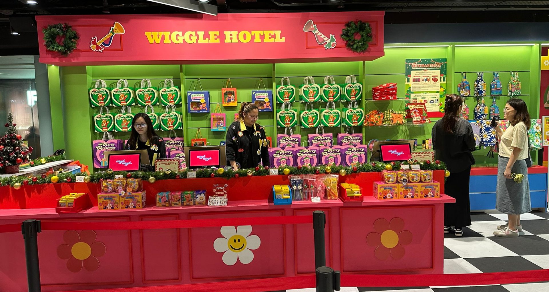 Wiggle Wiggle Singapore Unveils Festive "Wiggle Hotel" Pop-Up at Plaza Singapura - Alvinology