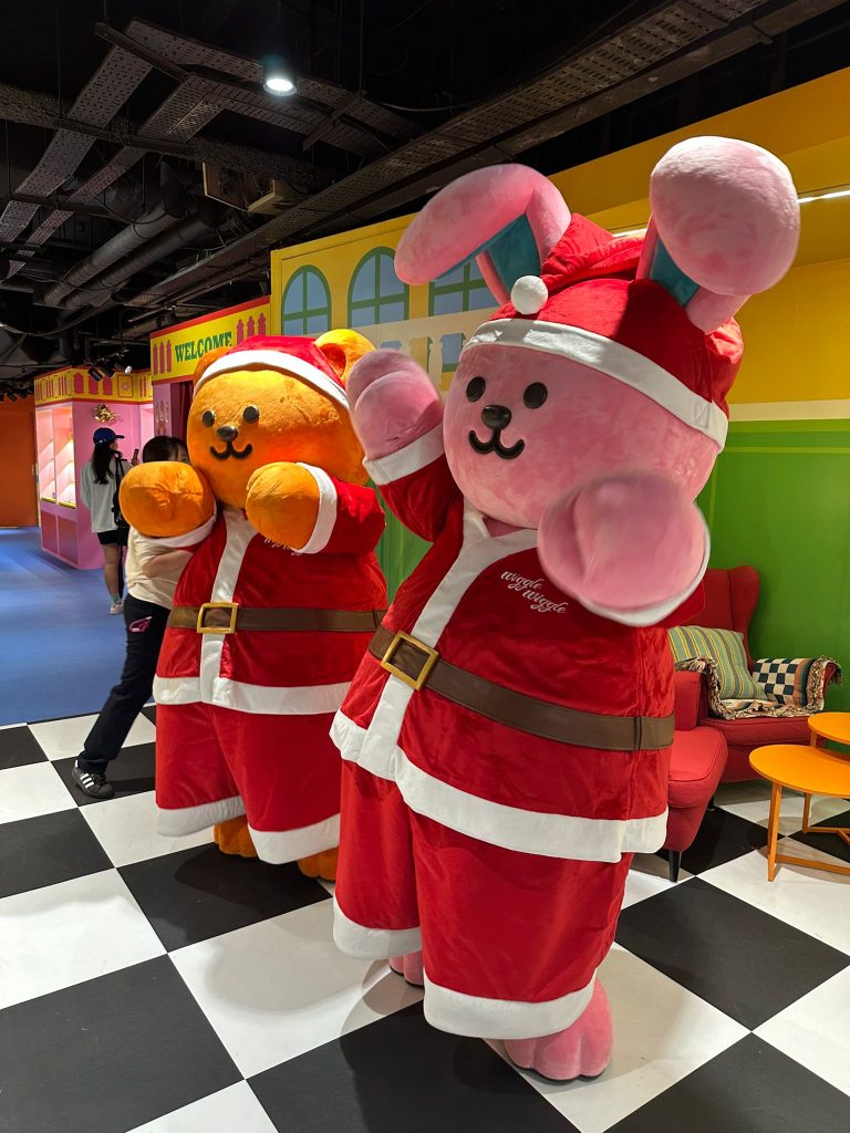 Wiggle Wiggle Singapore Unveils Festive "Wiggle Hotel" Pop-Up at Plaza Singapura - Alvinology