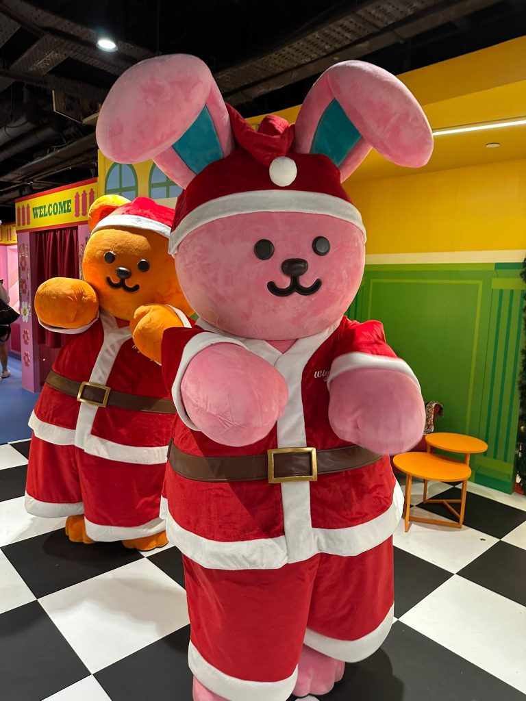 Wiggle Wiggle Singapore Unveils Festive "Wiggle Hotel" Pop-Up at Plaza Singapura - Alvinology