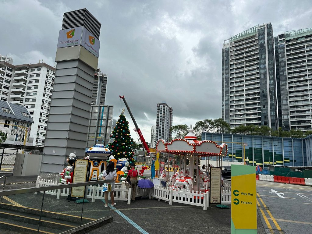 [Festive Shopping] Meet Elmo, Cookie Monster and Friends at UOL Malls This Christmas - Alvinology
