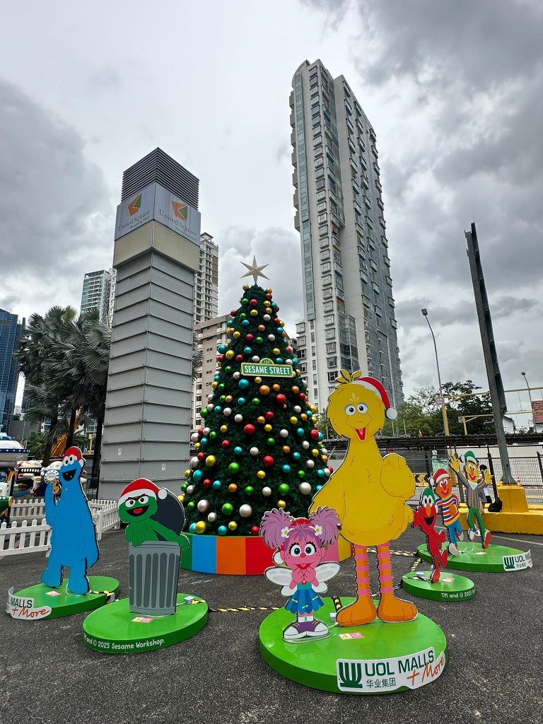 [Festive Shopping] Meet Elmo, Cookie Monster and Friends at UOL Malls This Christmas - Alvinology