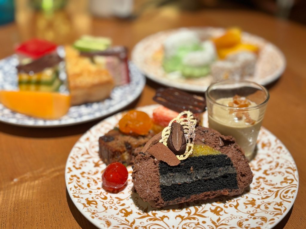 [Review] Feast First: Why PARKROYAL on Beach Road’s Festive Buffet Is the Christmas Treat Families Deserve - Alvinology
