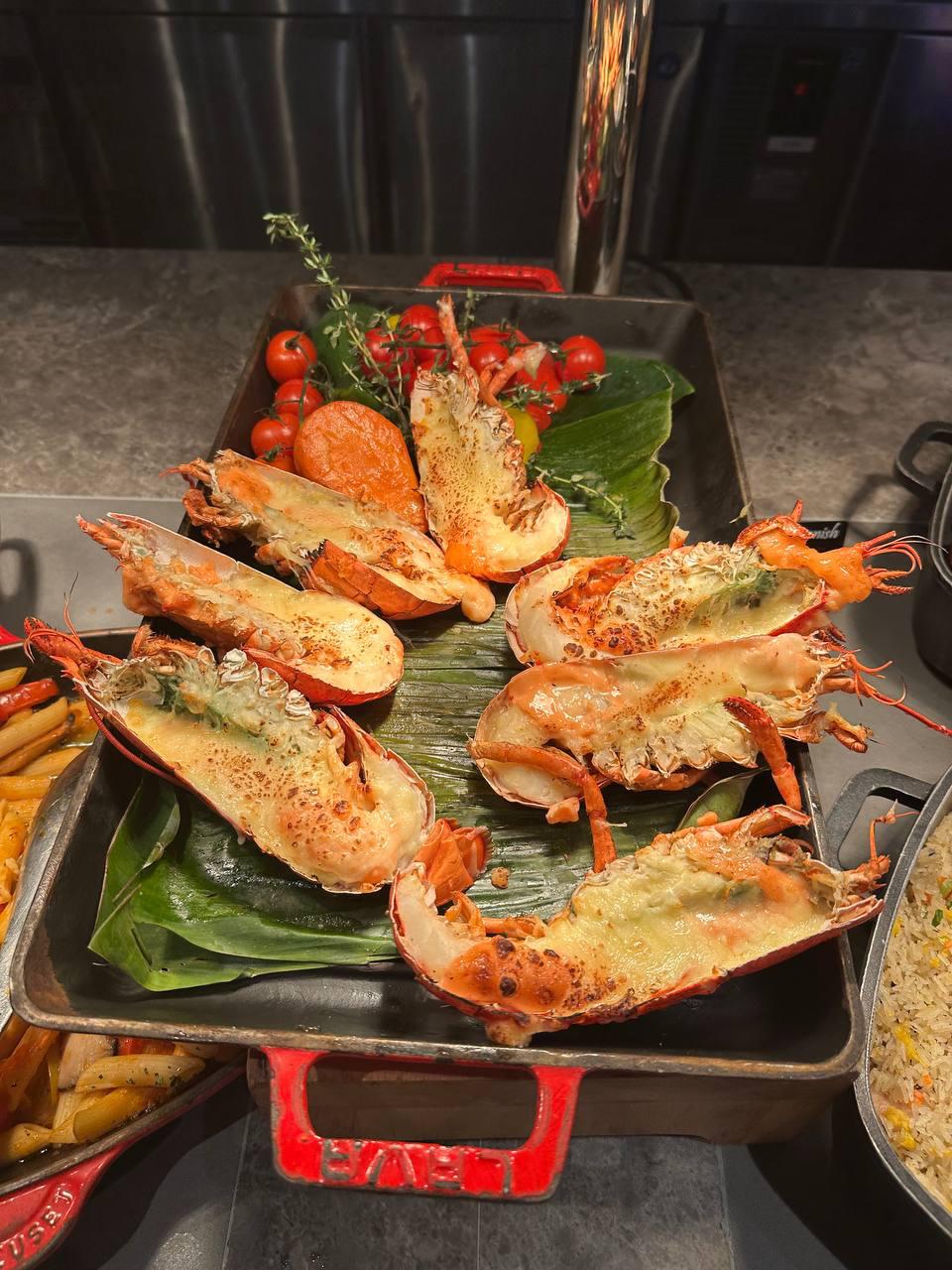[Review] Feast First: Why PARKROYAL on Beach Road’s Festive Buffet Is the Christmas Treat Families Deserve - Alvinology