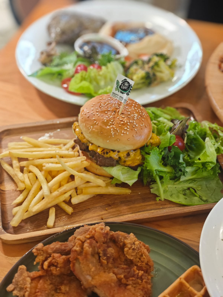 [Review] From Chinese-style Burgers to Matcha Yoghurt, We Checked Out the 5 Newest F&B Offerings at Pasir Ris Mall - Alvinology