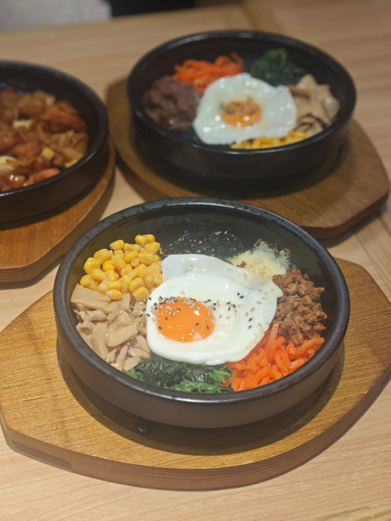 [Review] From Chinese-style Burgers to Matcha Yoghurt, We Checked Out the 5 Newest F&B Offerings at Pasir Ris Mall - Alvinology