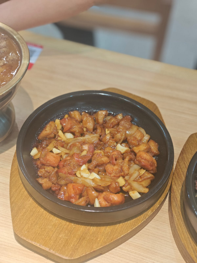 [Review] From Chinese-style Burgers to Matcha Yoghurt, We Checked Out the 5 Newest F&B Offerings at Pasir Ris Mall - Alvinology