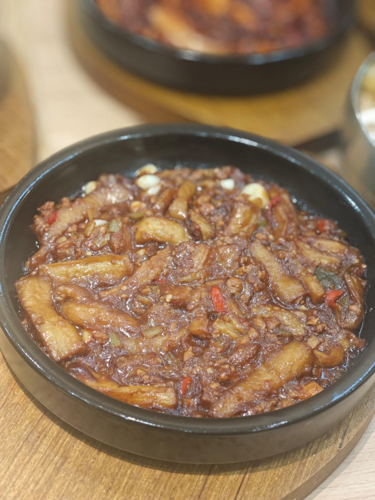 [Review] From Chinese-style Burgers to Matcha Yoghurt, We Checked Out the 5 Newest F&B Offerings at Pasir Ris Mall - Alvinology