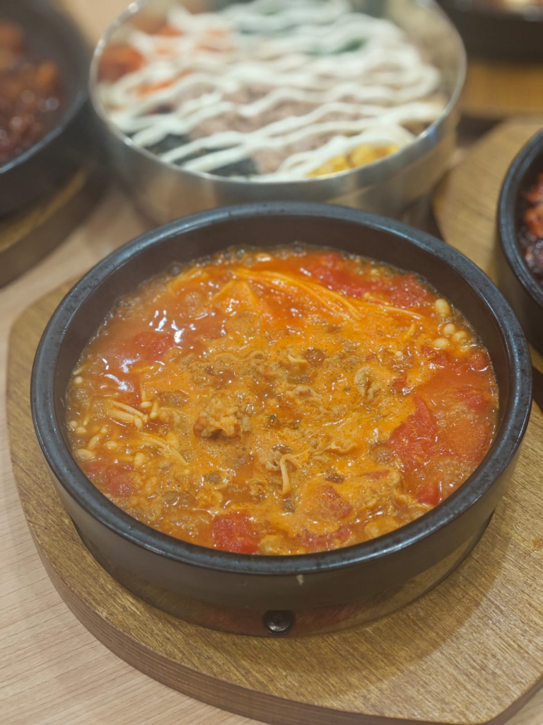 [Review] From Chinese-style Burgers to Matcha Yoghurt, We Checked Out the 5 Newest F&B Offerings at Pasir Ris Mall - Alvinology