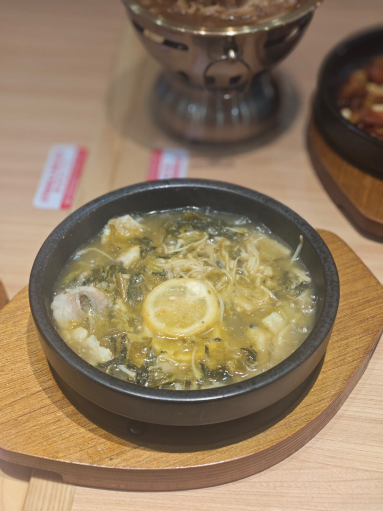 [Review] From Chinese-style Burgers to Matcha Yoghurt, We Checked Out the 5 Newest F&B Offerings at Pasir Ris Mall - Alvinology