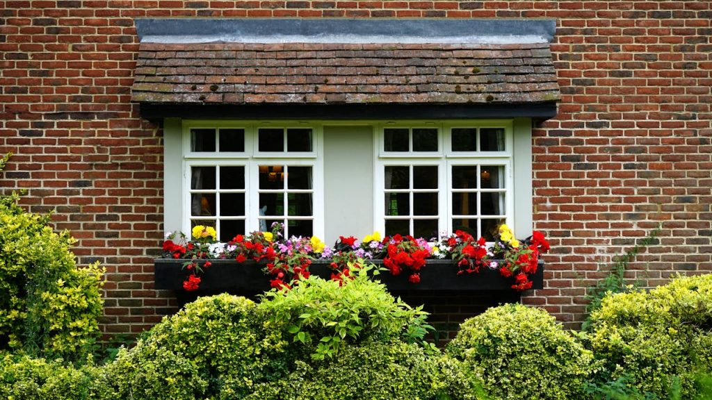 8 Exterior Upgrades That Instantly Improve Residential Curb Appeal - Alvinology