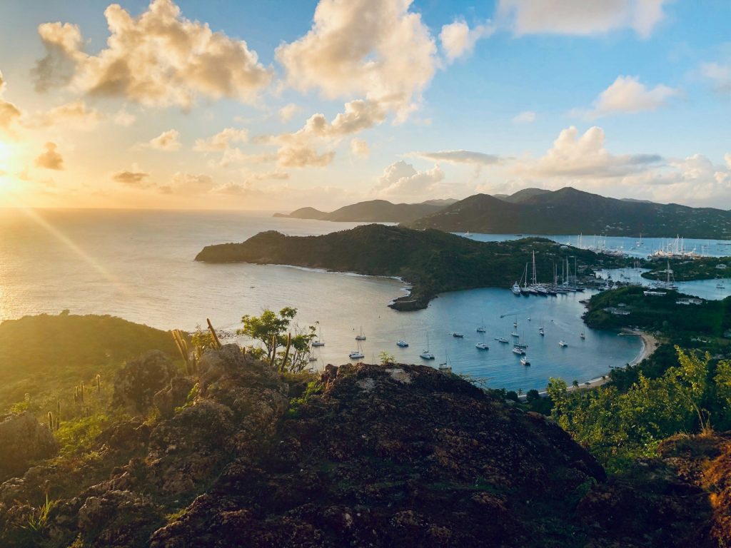 Romantic Yacht Charters for Couples: Privacy, Adventure, and Unforgettable Moments - Alvinology