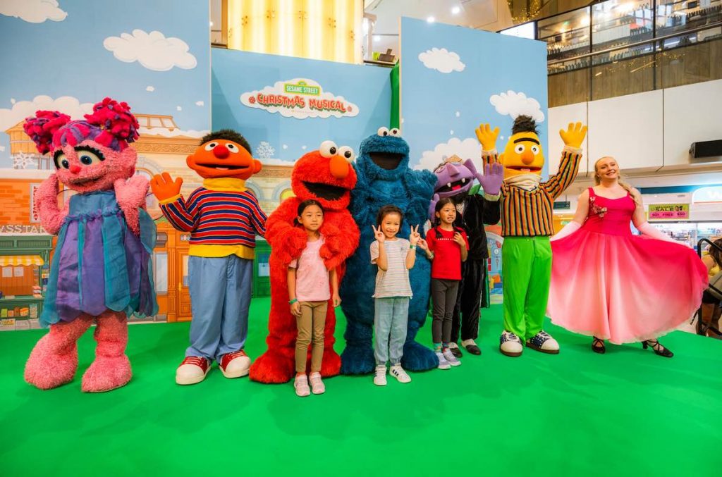 [Festive Shopping] Meet Elmo, Cookie Monster and Friends at UOL Malls This Christmas - Alvinology