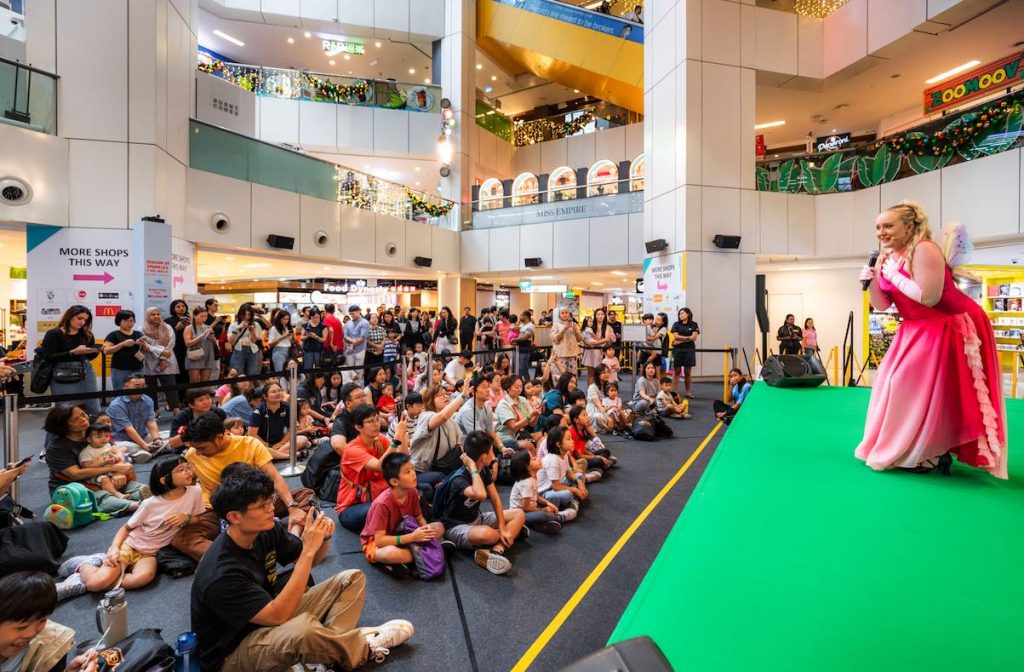 [Festive Shopping] Meet Elmo, Cookie Monster and Friends at UOL Malls This Christmas - Alvinology
